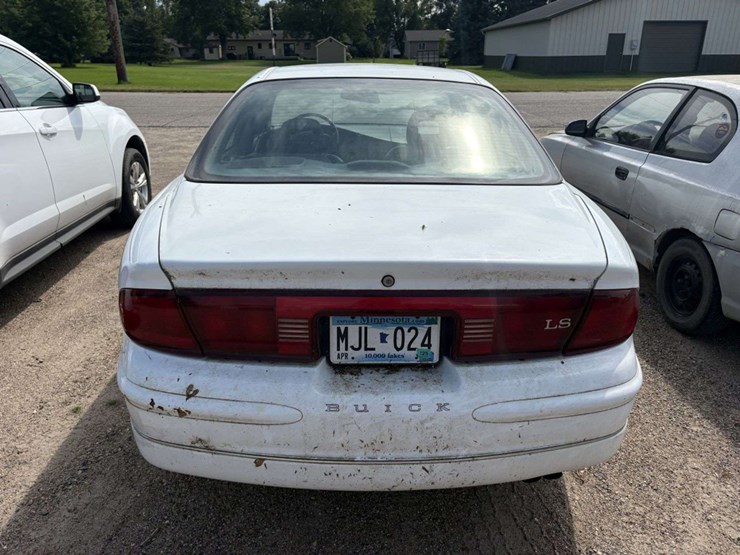 1999-buick-regal-ls-4-door,-3.8l-v6,-215/70r15-tires-on-alloy-wheels,-leather,-power-driver-seat,-am-image-5