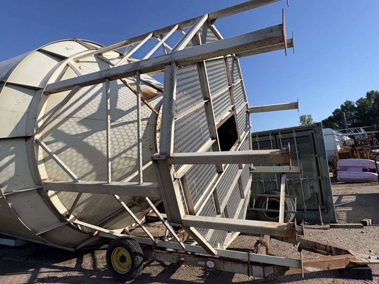 friesen-bulk-bin,-48’-tall,-15’-wide,-9-legs,-roof-hatch,-(2)-roof-vents,-(b),-trailer-not-included,-image-11