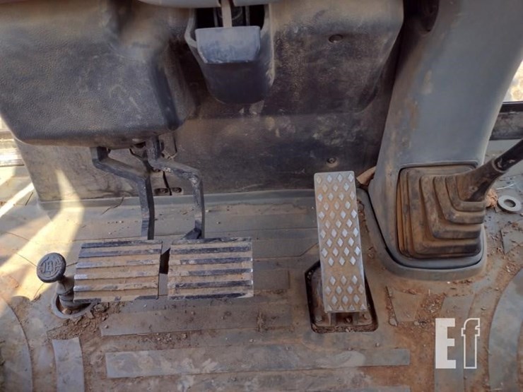2004-caterpillar-420d-image-7