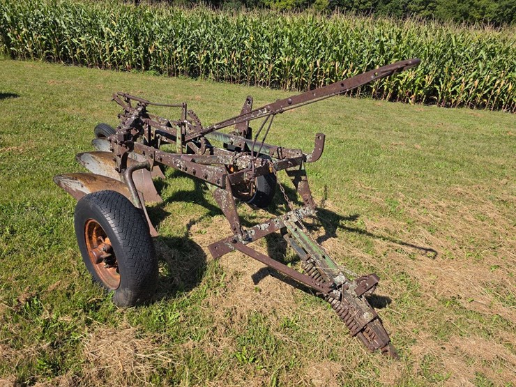 john-deere-3-bottom-plow-image-2