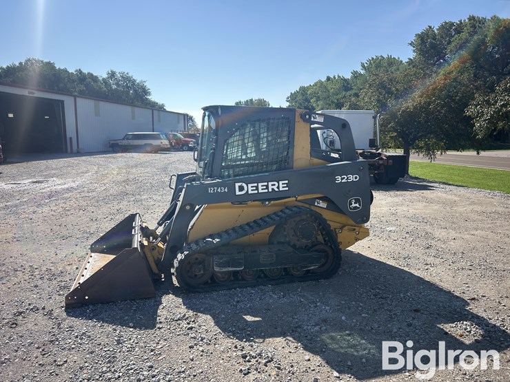 2013-deere-323d-image-8