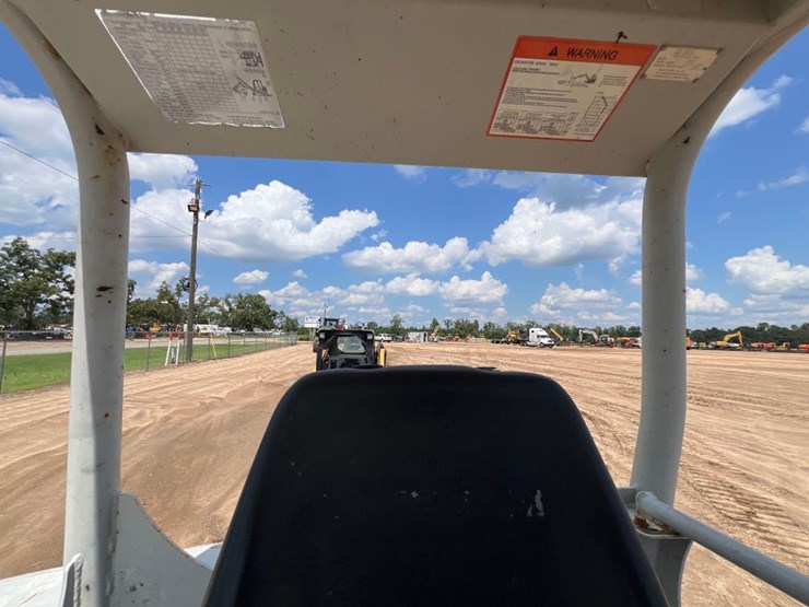 2017-takeuchi-tb240-image-38