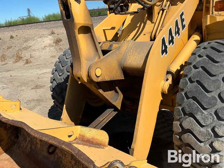 deere-444e-image-10