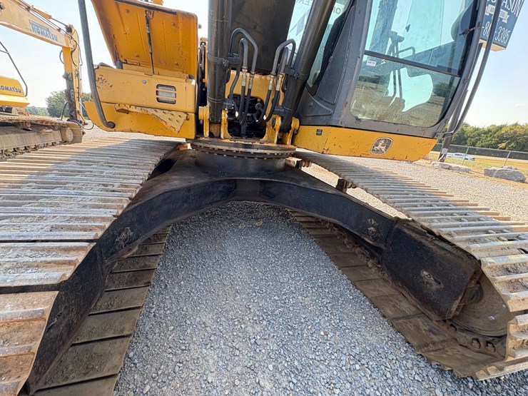 deere-200d-lc-image-12