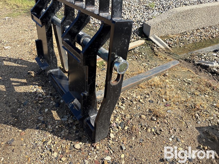48”-skid-steer-pallet-forks-image-10