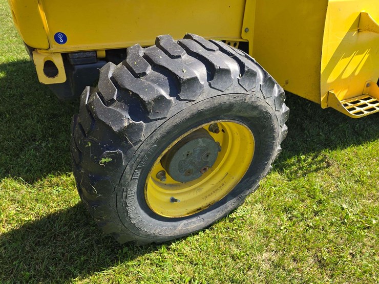 new-holland-lb75-image-5
