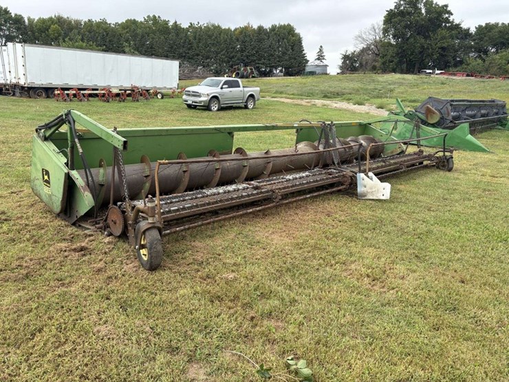 john-deere-224-image-1