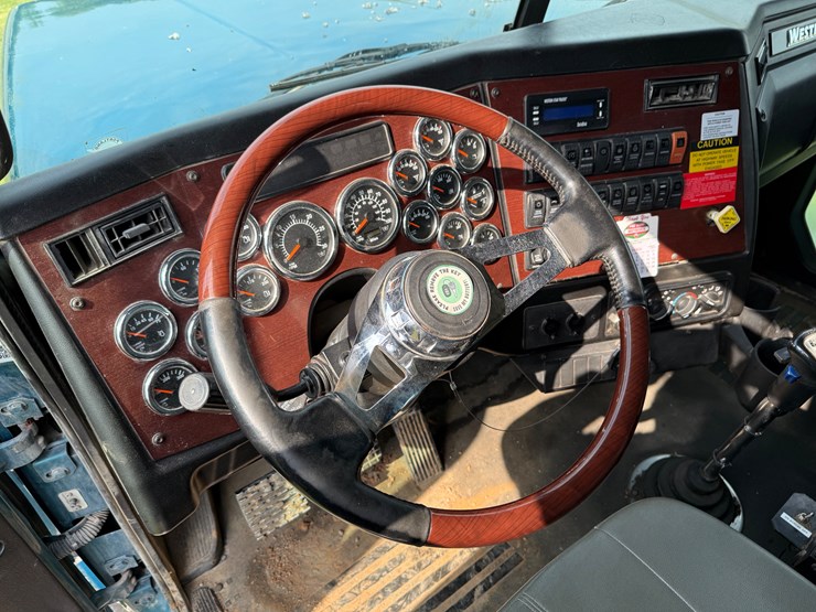 western-star-4900-image-19