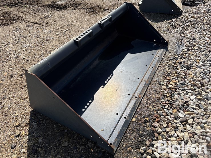 bobcat-68”-heavy-duty-skid-steer-bucket-image-10