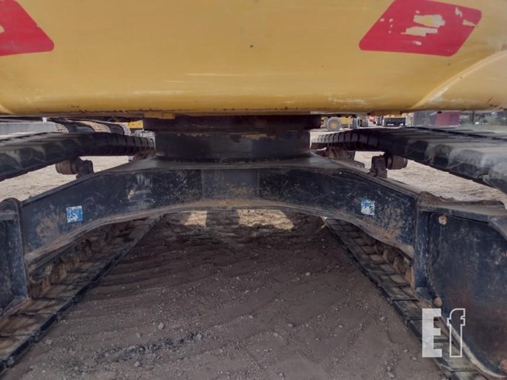 2019-deere-135g-image-48