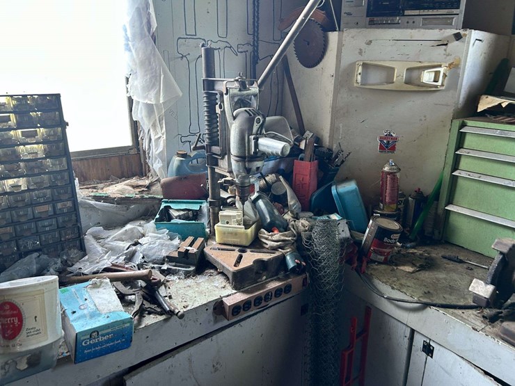 contents-of-garage-on-907-n.-870-st.-e.-image-8