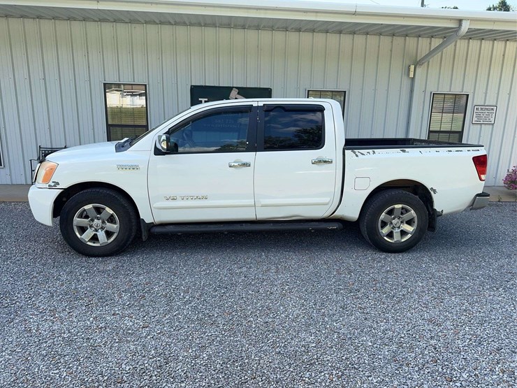 2012-nissan-titan-image-2
