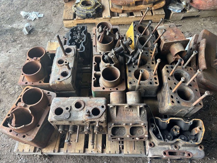 (9)-minneapolis-moline-engine-blocks-and-(4)-heads-image-1