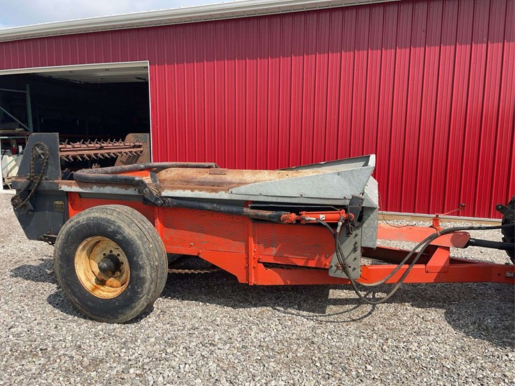 avco-new-idea-manure-spreader-image-1