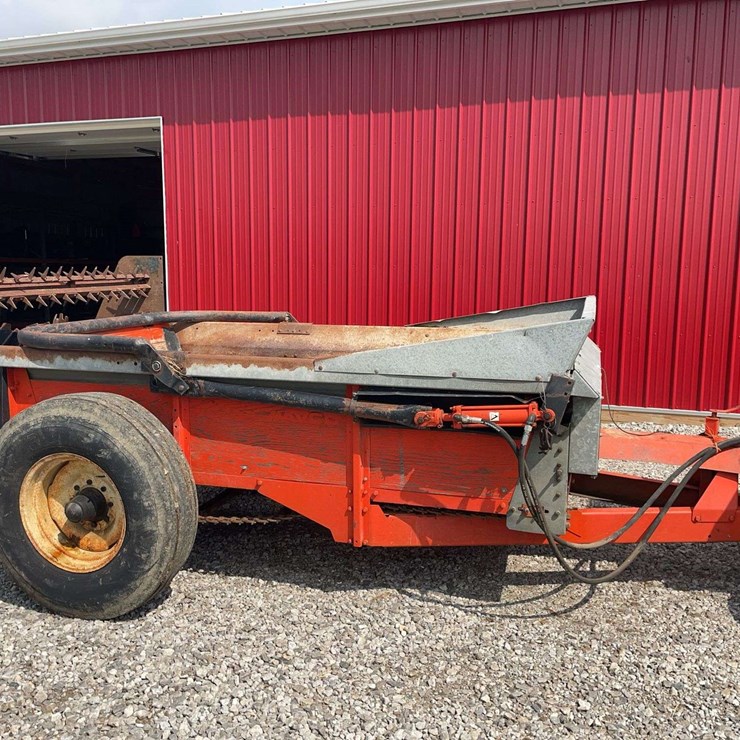 Avco New Idea Manure Spreader