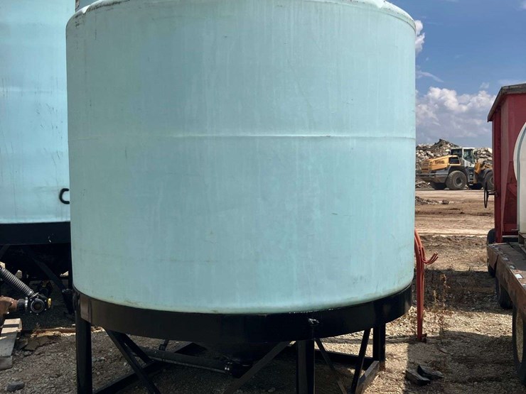 2500-gallon-cone-bottom-tank-image-2