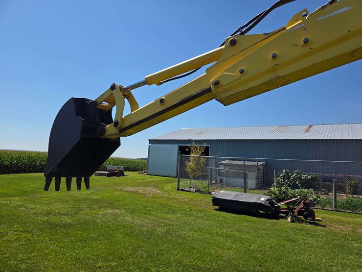 new-holland-lb75-image-62