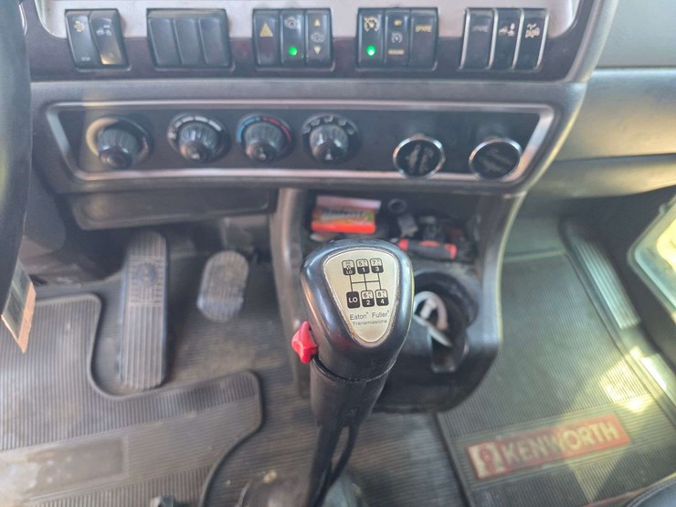 2013-kenworth-t660-image-38