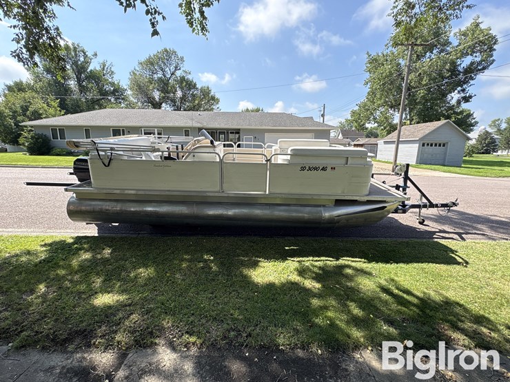 1997-smoker-craft-20’-pontoon-boat-w/motor-&-trailer-image-4
