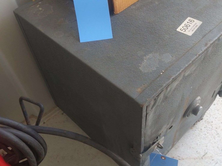 small-metal-safe-image-2
