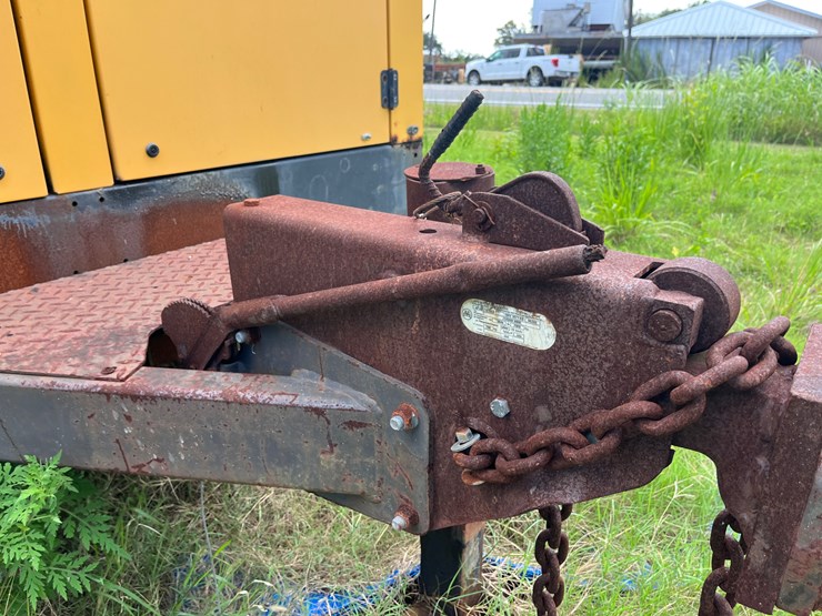 #104-•-atlas-copco-xahs-836-trailer-mounted-air-compressor-image-15