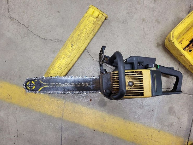 mcculloch-chain-saw-and-case,-runs-and-cuts-well-per-seller-image-4