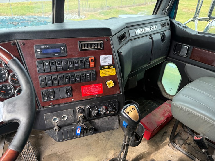 western-star-4900-image-36