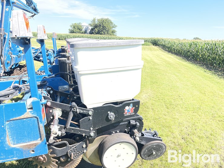 2015-kinze-3200-image-15