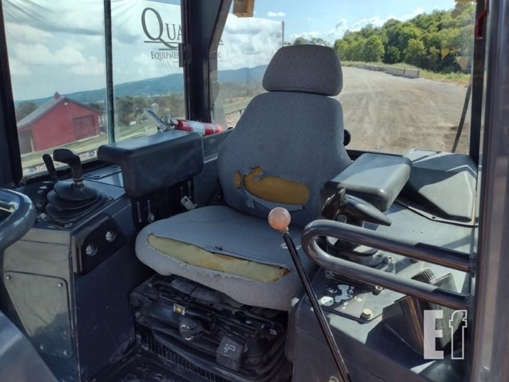 2012-deere-700j-lt-image-13