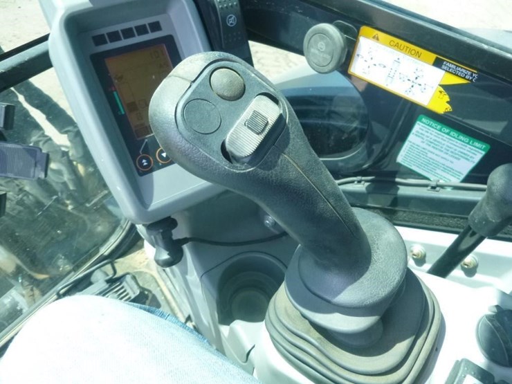 2022-deere-35g-image-14