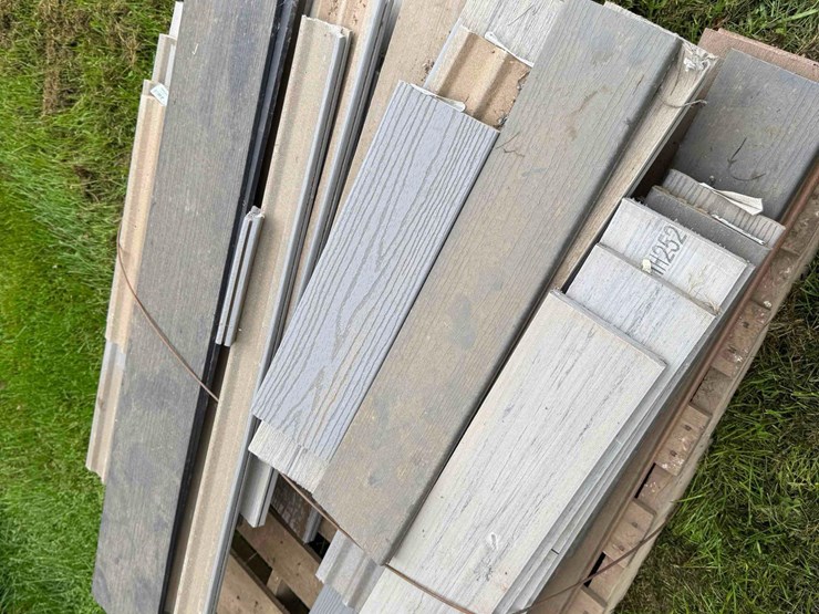pallet-of-short-composite-decking-image-3