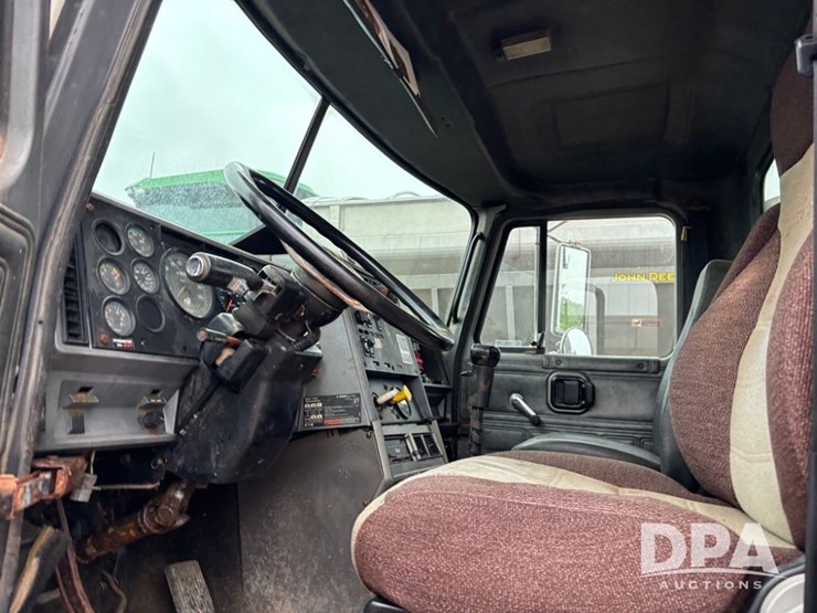 1996-mack-ch613-image-44