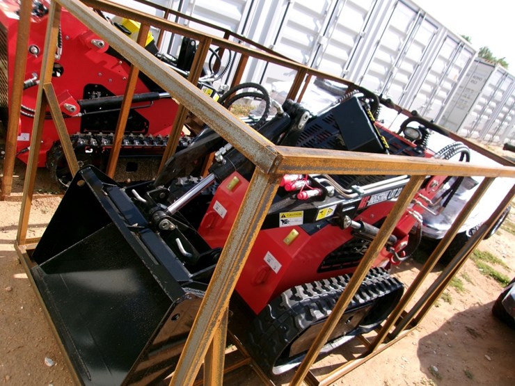 agt-industrial-lrt23-mini-skid-steer-image-1