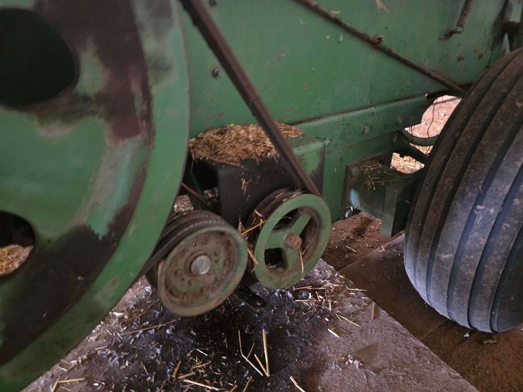 john-deere-336-image-33