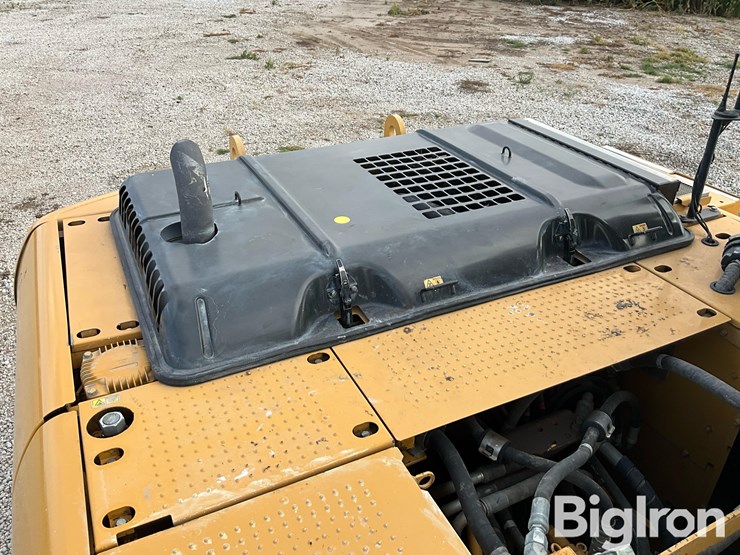 2011-caterpillar-320d-image-16