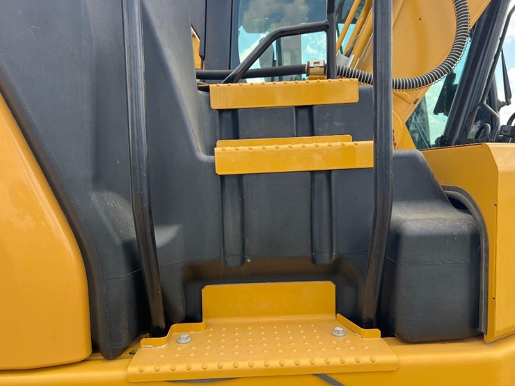 2022-caterpillar-317-image-17