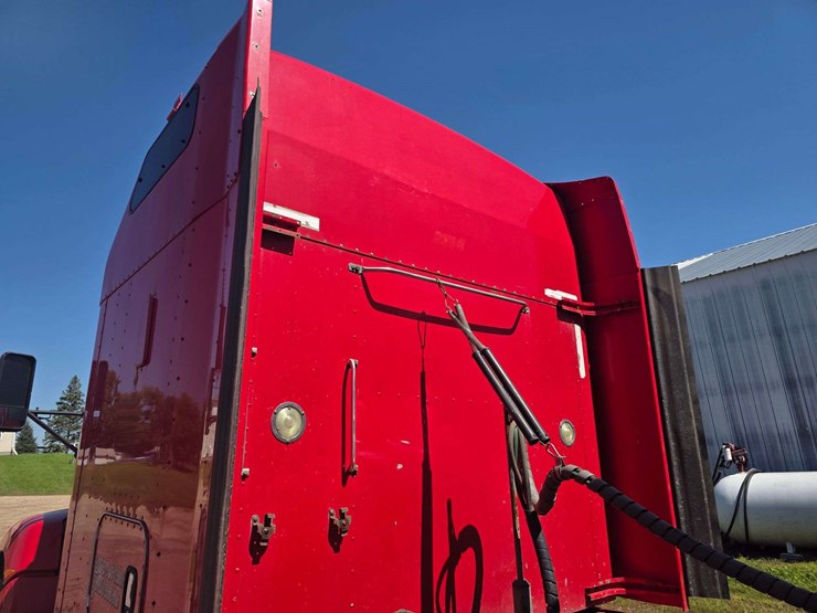 2013-kenworth-t660-image-22