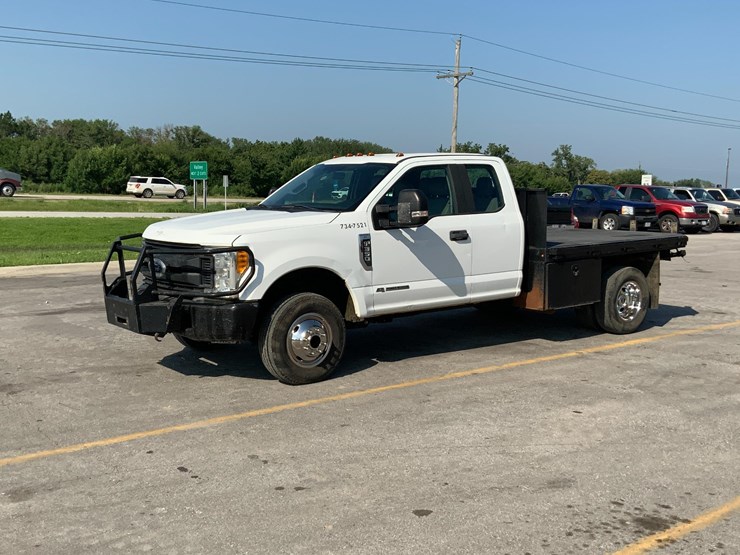 2017-ford-f350-xl-image-1