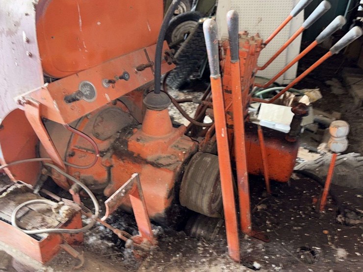 ditch-witch-with-wisconsin-engine,-64”-blade,-8’-stick,-5”-trench-image-13
