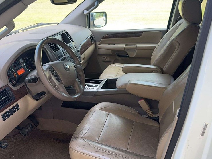2013-nissan-armada-image-11