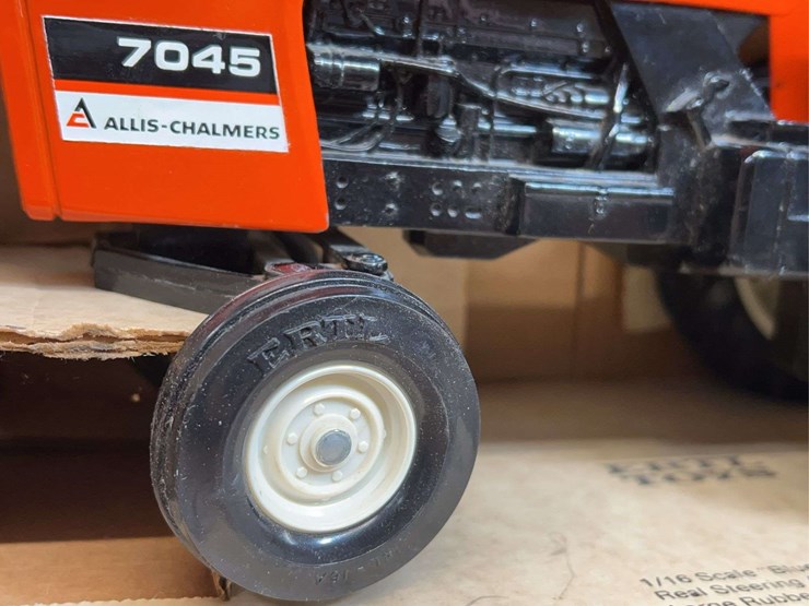 1/16-ac-7045-nib-ertl-image-10