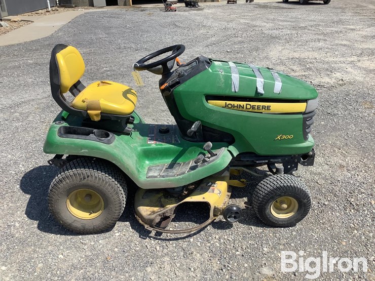 john-deere-x300-image-4