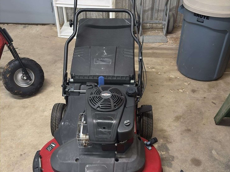 toro-self-propelled-lawn-mower-image-1