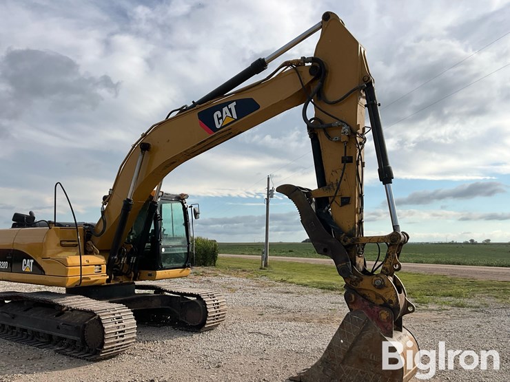 2011-caterpillar-320d-image-20