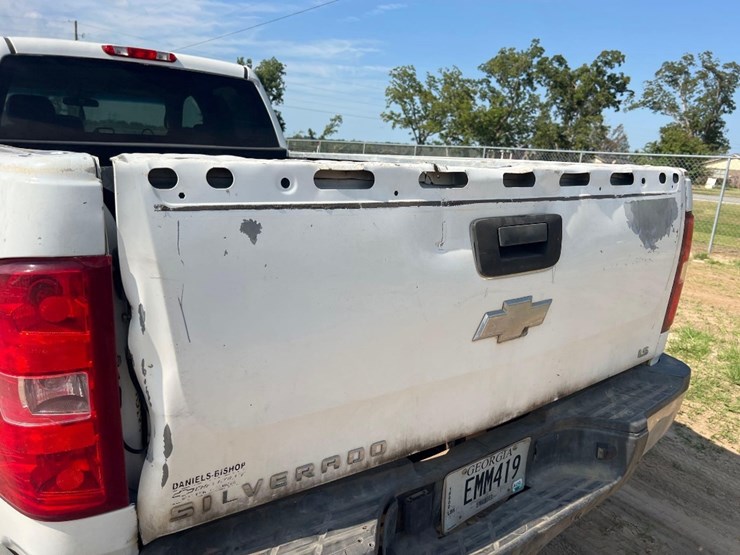 2012-chevrolet-3500hd-image-16