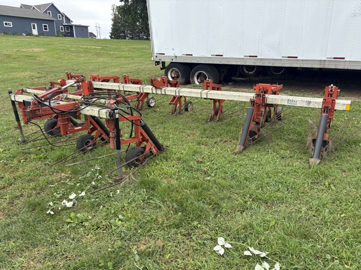 harriston-5000-12r22”-bean-knife,-with-front-tractor-dividers-image-1