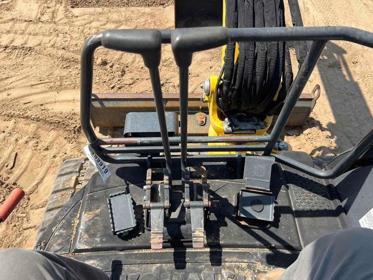 2015-komatsu-pc35-image-39