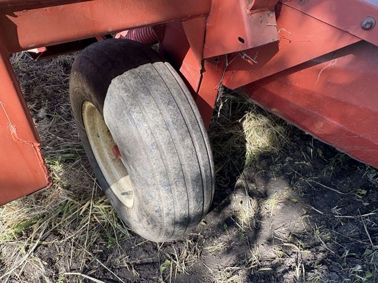 hesston-1090-image-7