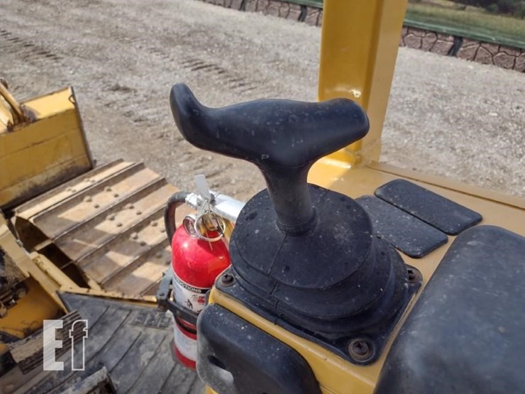 2004-deere-650h-image-9