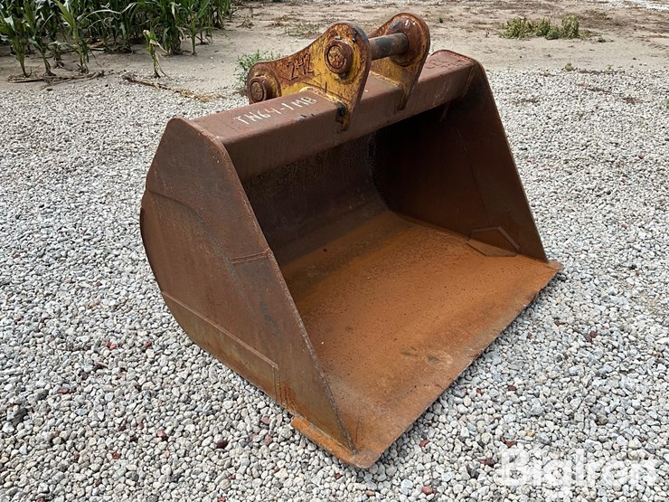 caterpillar-320-image-3